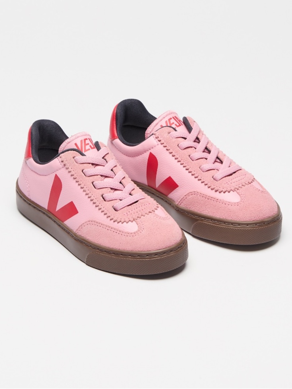 Nwot veja sneakers. Size 11